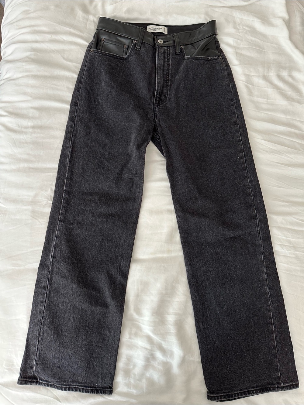 Abercrombie High Waisted 90’s Relaxed Straight Jeans